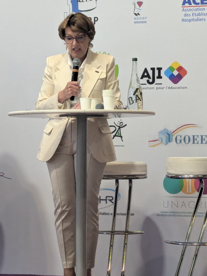Ministre et logo AJI.jpg Ministre et logo AJI.jpg